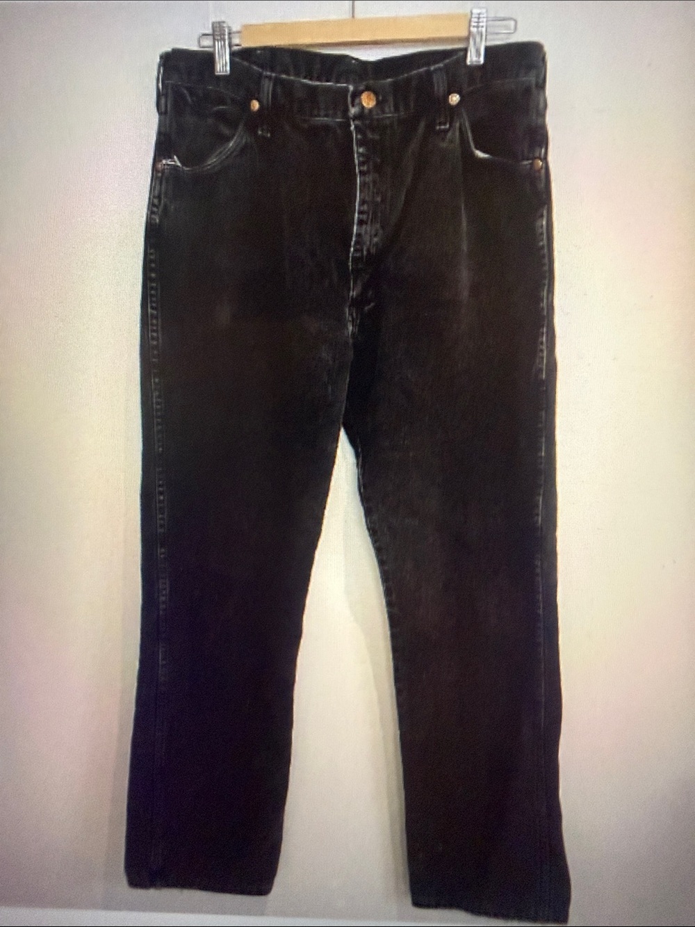 Wrangler Men's Black Hi Rise Denim Jeans - Size 36X32  (inseam measures 30")